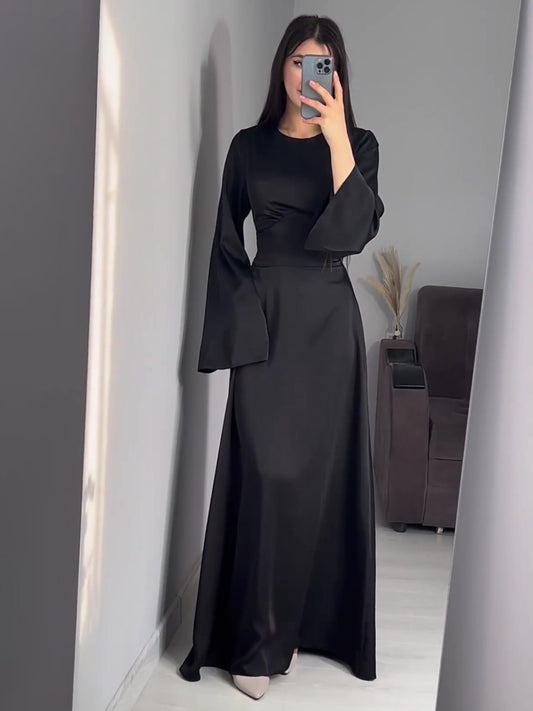 Solid color waist slimming dress with long sleeves 